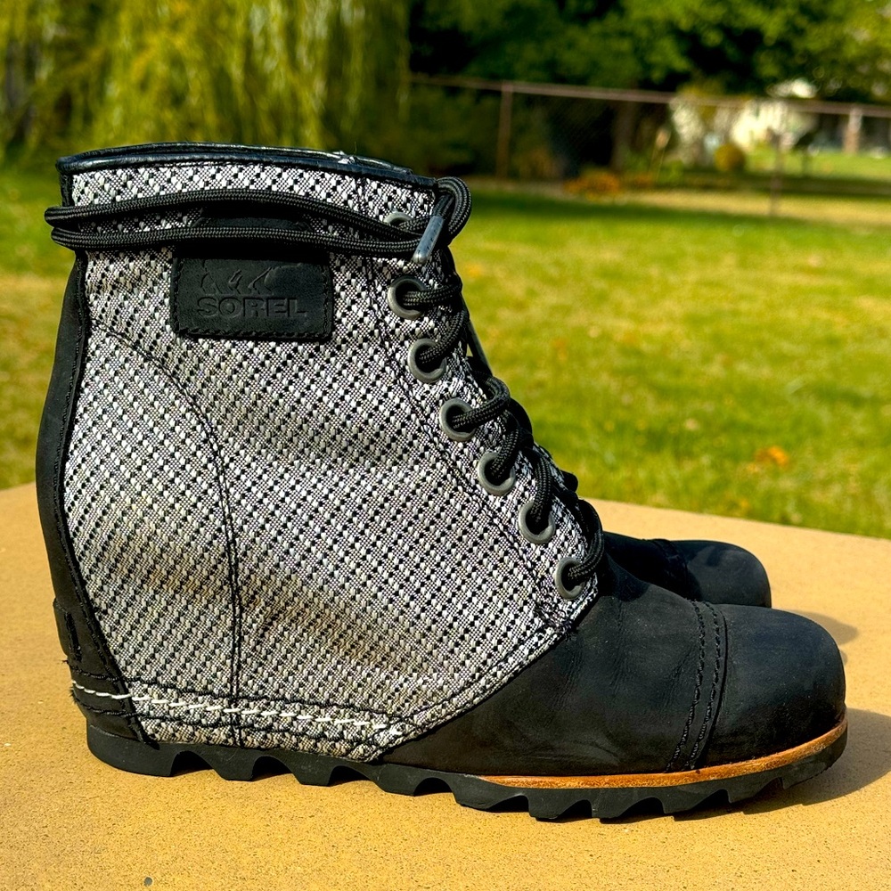 SOREL 1964 Premium Wedge Ankle Booties Boots Black White Gray Women’s 7.5 38.5
